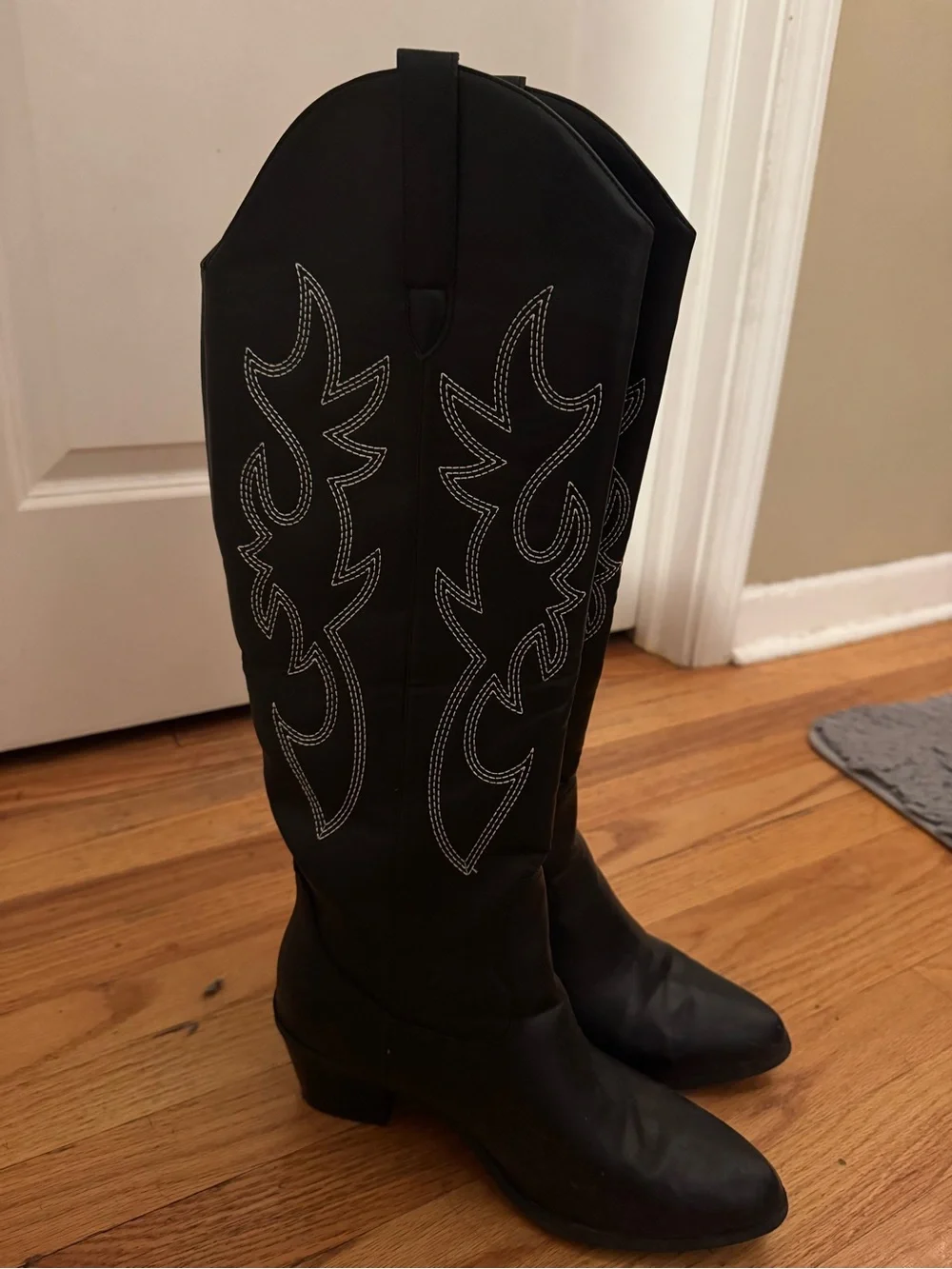 Black Western Tall Stitch-Detail Boots & HAT